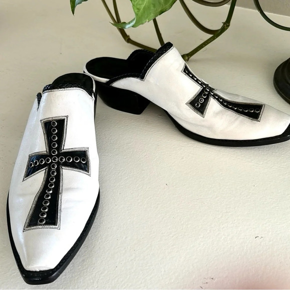 Tres Outlaws white with black Cross Swarovski crystals Pointed Toe mule boot 8.5 - Picture 4 of 16
